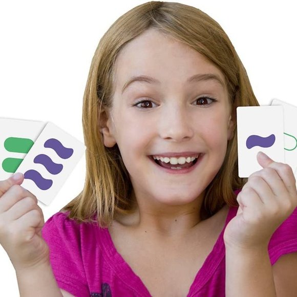 Set Card Game the Family Game of Visual Perception - Picture 4 of 5